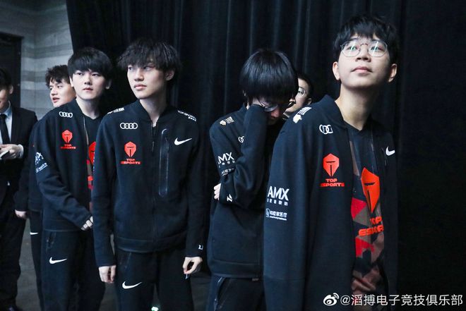 通过后腰回